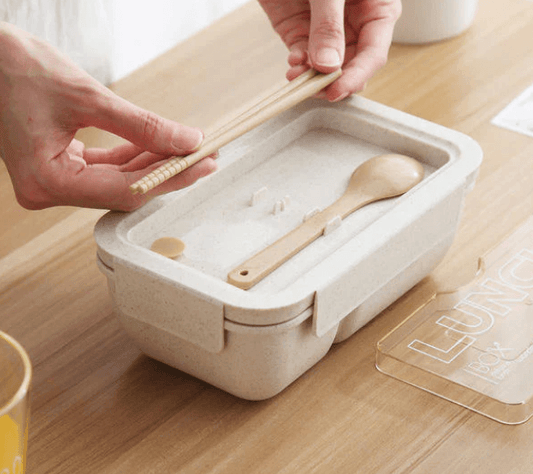 Eco-friendly wheat straw lunch box with wooden utensils, perfect for sustainable meals on the go.