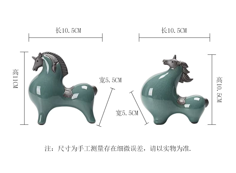 Dimensions of a ceramic horse figurine with measurements in centimeters.