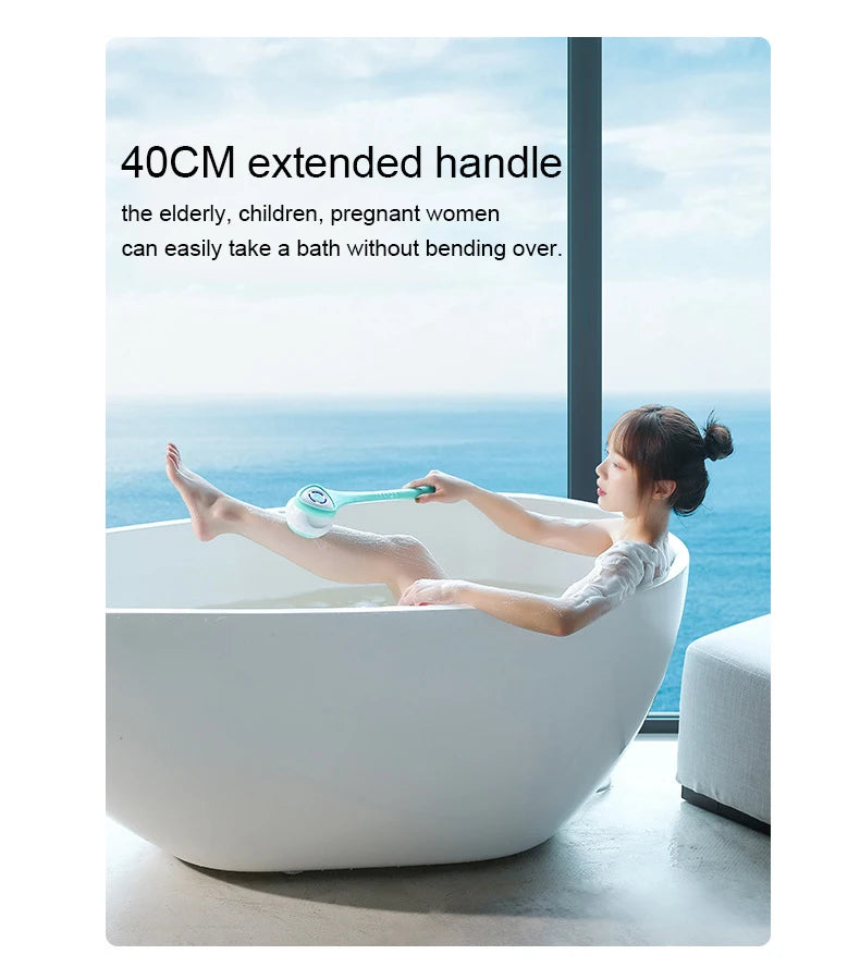 Woman in a bathtub with a 40CM extended handle, suitable for elderly, children, and pregnant women.