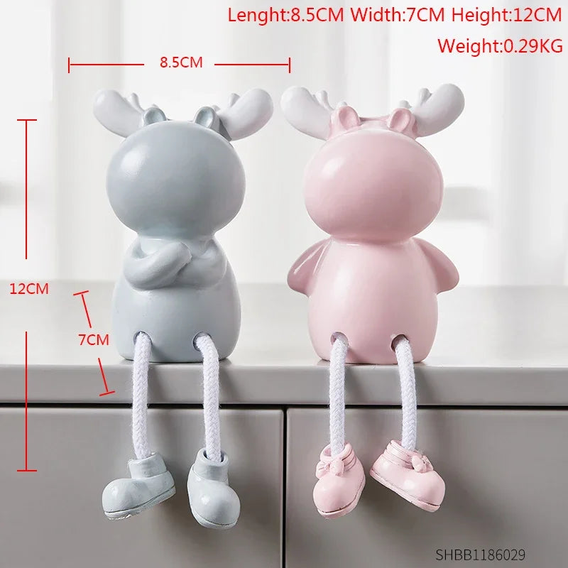 Two cartoon moose-shaped hooks, one gray and one pink, with measurements and product code displayed.
