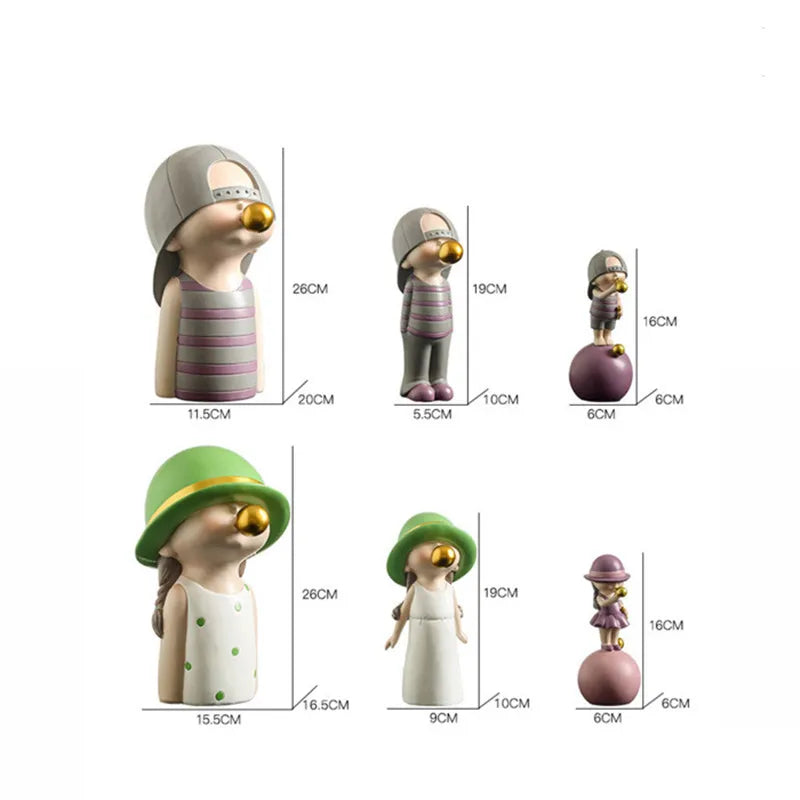 Set of decorative figurines with different hats and sizes, shown on a white background.