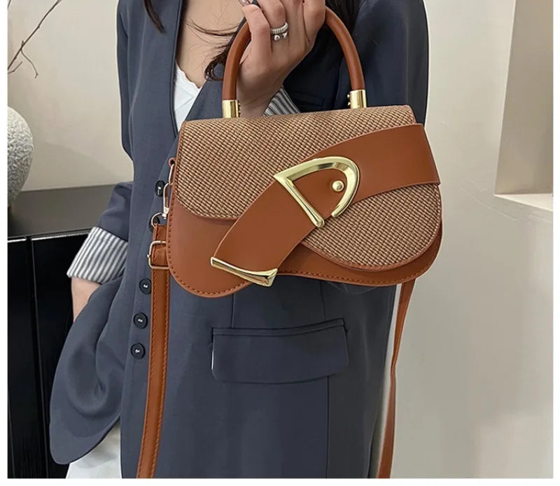 Elegant Minimalist Shoulder Bag – Gold Detail Handbag