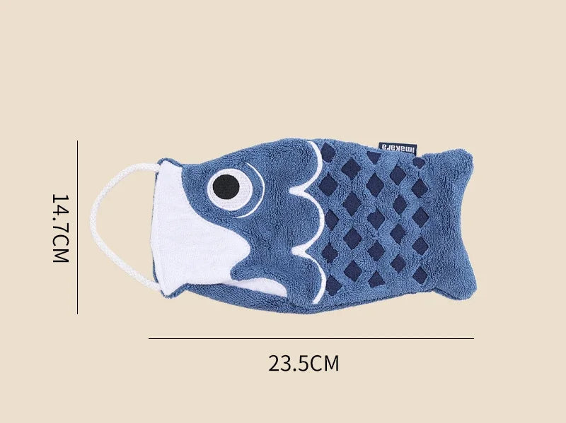 Blue fish-shaped towel with measurements and weight on a beige background