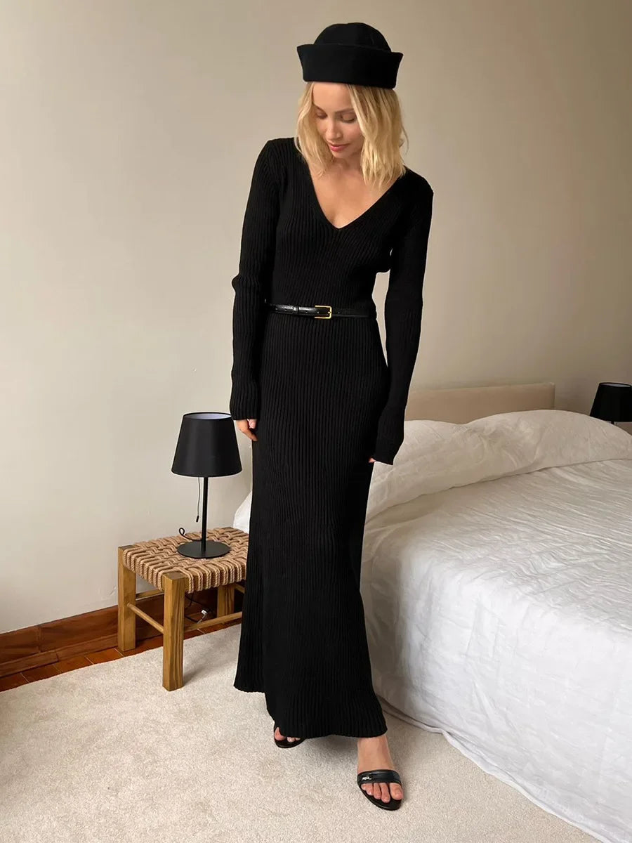 Woman wearing a cream ribbed knitted maxi dress with V-neck and long sleeves, Blubelle fashion in black