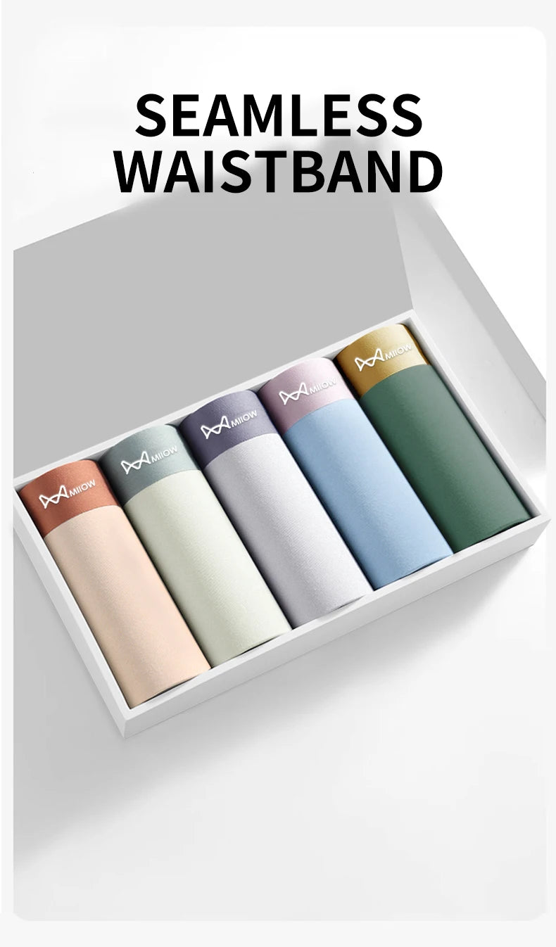Set of men's underwear with 'Seamless Waistband' text above a white box.