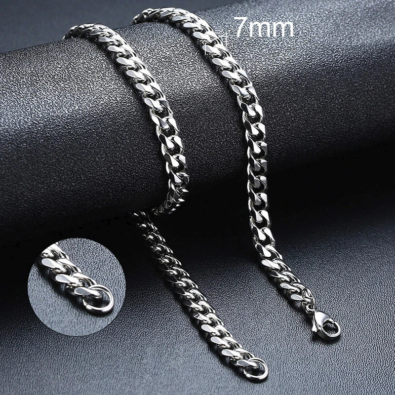 Silver chain bracelet on a dark surface with '7mm' text
