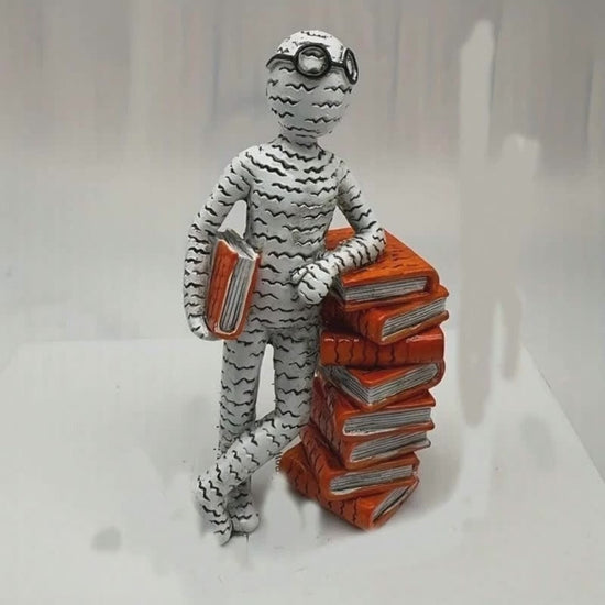 Video of a Minimalist resin reader statue